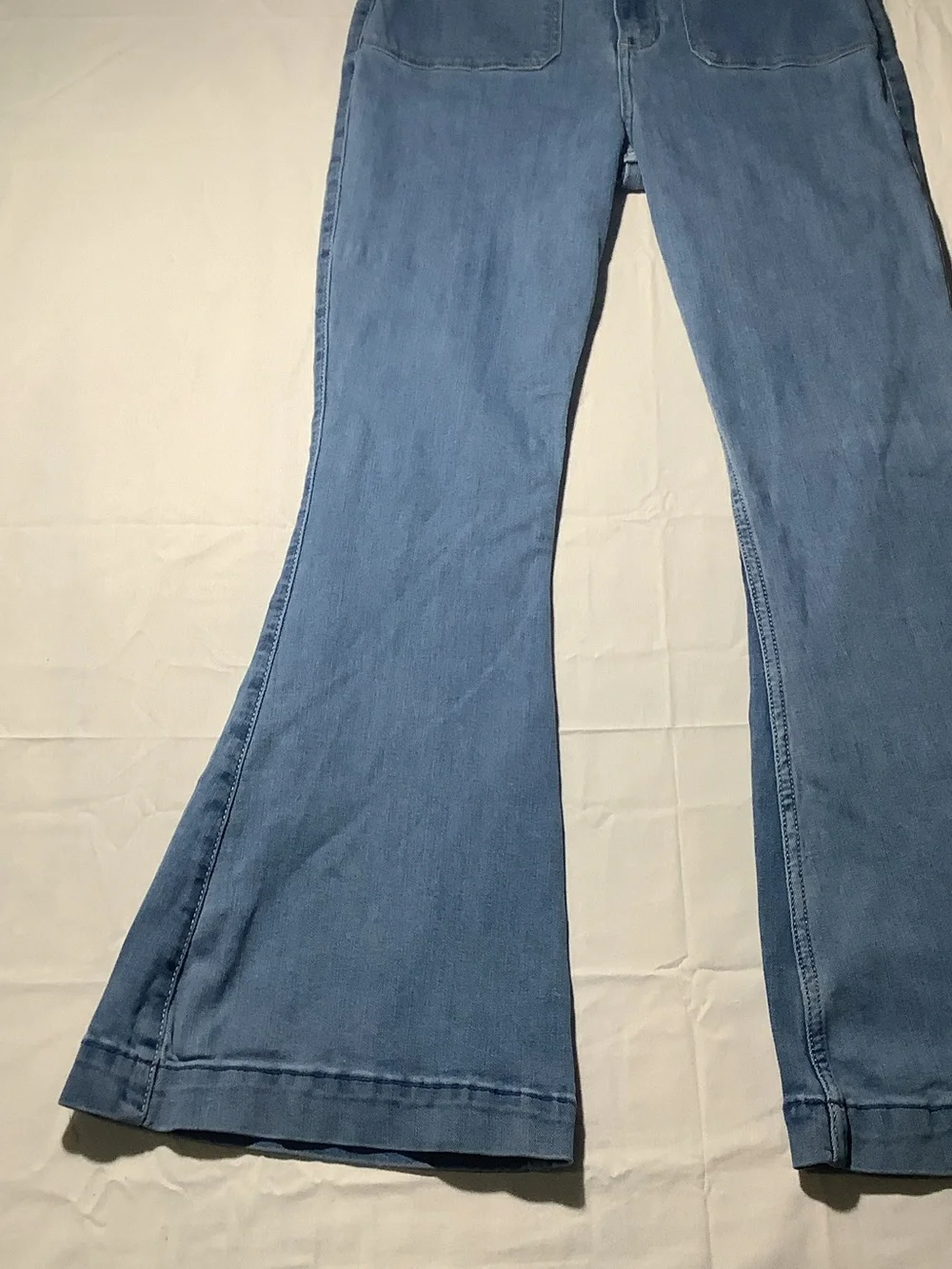 Hollister Light Wash Curvy High-Rise Vintage Flare Jeans 28W-31L